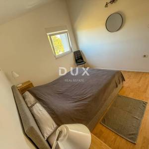 ZADAR, POSEDARJE - samostojeća kuća prvi red do Novigradskog mora s prostranim dvorištem