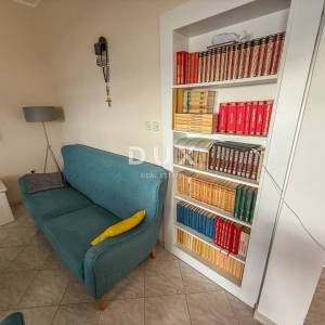 ZADAR, POSEDARJE - samostojeća kuća prvi red do Novigradskog mora s prostranim dvorištem