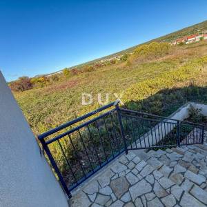 ZADAR, POSEDARJE - samostojeća kuća prvi red do Novigradskog mora s prostranim dvorištem