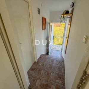 ZADAR, POSEDARJE - samostojeća kuća prvi red do Novigradskog mora s prostranim dvorištem