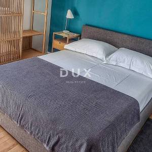 ZADAR, POSEDARJE - samostojeća kuća prvi red do Novigradskog mora s prostranim dvorištem