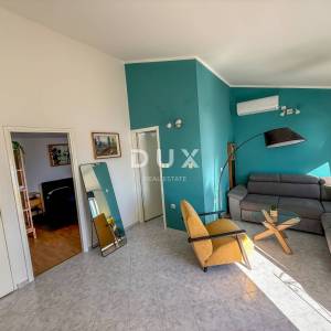 ZADAR, POSEDARJE - samostojeća kuća prvi red do Novigradskog mora s prostranim dvorištem