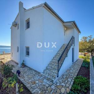 ZADAR, POSEDARJE - samostojeća kuća prvi red do Novigradskog mora s prostranim dvorištem