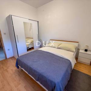 ZADAR, POSEDARJE - samostojeća kuća prvi red do Novigradskog mora s prostranim dvorištem