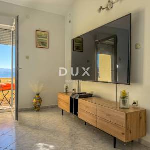 ZADAR, POSEDARJE - samostojeća kuća prvi red do Novigradskog mora s prostranim dvorištem