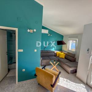 ZADAR, POSEDARJE - samostojeća kuća prvi red do Novigradskog mora s prostranim dvorištem