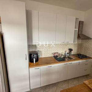 ZADAR, POSEDARJE - samostojeća kuća prvi red do Novigradskog mora s prostranim dvorištem