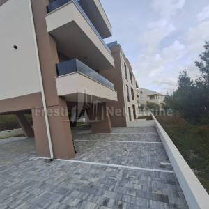 ZADAR - U BLIZINI SC VIŠNJIK, STAN 53m2, 1.kat, LUKSUZNO OPREMLJEN