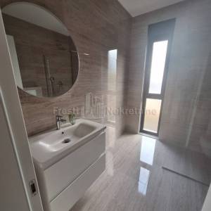 ZADAR - U BLIZINI SC VIŠNJIK, STAN 53m2, 1.kat, LUKSUZNO OPREMLJEN