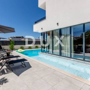 ZADAR, VRSI - Luksuzna vila s pogledom na more