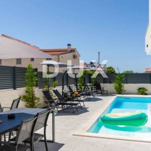 ZADAR, VRSI - Luksuzna vila s pogledom na more