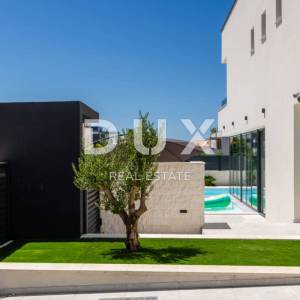 ZADAR, VRSI - Luksuzna vila s pogledom na more