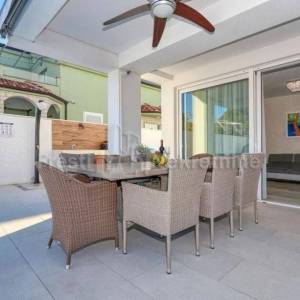 ZADAR -ZATON -LUKSUZNA VILLA 164 m2 S BAZENOM