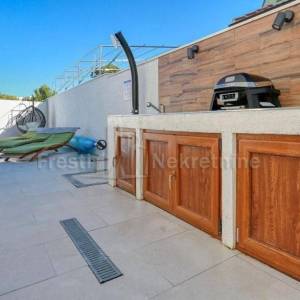 ZADAR -ZATON -LUKSUZNA VILLA 164 m2 S BAZENOM