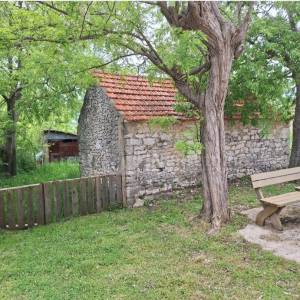 ZADAR- ZEMUNIK DONJI-ATRAKCIJA 3 KAMENE KUĆICE NA PARCELI OD 2432 M2