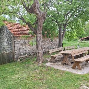 ZADAR -ZEMUNIK DONJI- ATRAKTIVNO GRAĐEVINSKO ZEMLJIŠTE SA 3 OBJEKTA