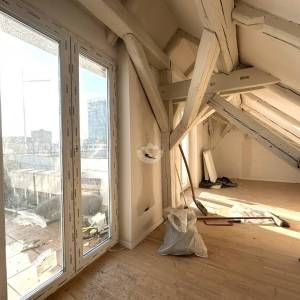 Zagreb centar, Trg bana Jelačića, dvoetažni stan, balkon, terasa