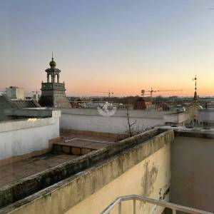 Zagreb centar, Trg bana Jelačića, dvoetažni stan, balkon, terasa