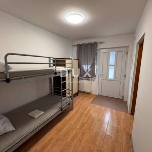 ZAGREB, DONJA DUBRAVA - dvije kuće na mirnoj lokaciji