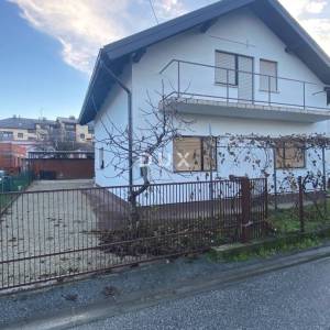 ZAGREB, DONJA DUBRAVA - dvije kuće na mirnoj lokaciji