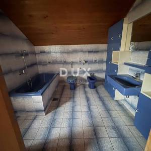 ZAGREB, DONJA DUBRAVA - Kuća s velikim investicijskim potencijalom 