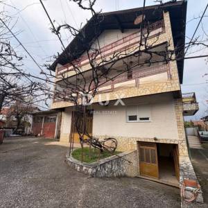 ZAGREB, DONJA DUBRAVA - Kuća s velikim investicijskim potencijalom 