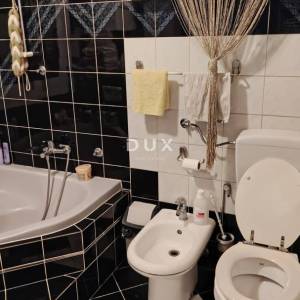 ZAGREB, DONJA DUBRAVA - Obiteljska kuća