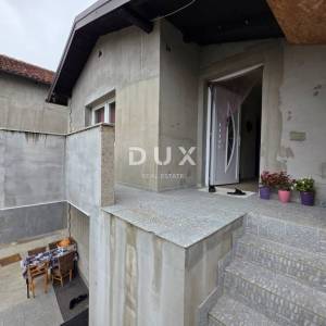 ZAGREB, DUBRAVA - Kuća sa velikom okućnicom