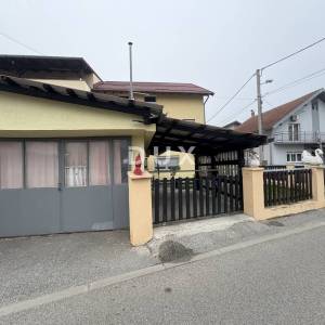 ZAGREB, DUBRAVA - Obiteljska kuća sa dva stana
