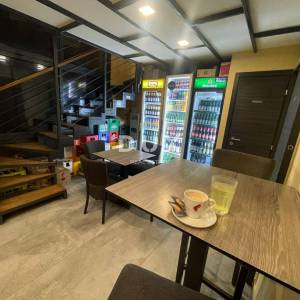 ZAGREB, DUBRAVA - Uhodani caffe bar s galerijom i terasom – Mogućnost prenamjene