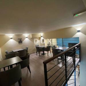 ZAGREB, DUBRAVA - Uhodani caffe bar s galerijom i terasom – Mogućnost prenamjene