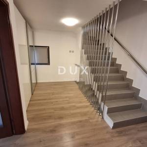 ZAGREB, GORNJE VRAPČE - Obiteljska kuća s panoramskim pogledom na Zagreb