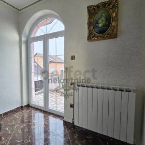 Zagreb-istok, lux obiteljska stambena kuća 280m2 i dvorište 209m2