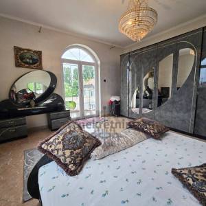 Zagreb-istok, lux obiteljska stambena kuća 280m2 i dvorište 209m2