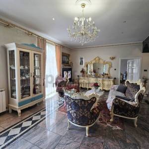 Zagreb-istok, lux obiteljska stambena kuća 280m2 i dvorište 209m2