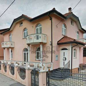 Zagreb-istok, lux obiteljska stambena kuća 280m2 i dvorište 209m2