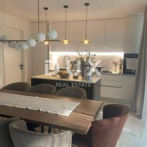 ZAGREB, MAKSIMIR - Vila vrhunske gradnje i dizajna – prvi red do šume Maksimir!