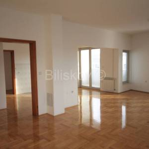 Zagreb, Malešnica, ulica Ante Topića Mimare, komforan trosoban ured