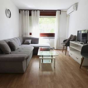 Zagreb-Prečko,2S stan 46m2 na odličnoj lokaciji,visoko prizemlje/lift