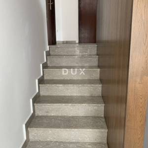 ZAGREB, SAMOBOR - Prostrana kuća za veće obitelji