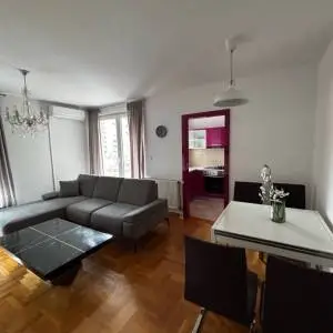 Zagreb-Sigečica, 2-sobni stan 53m2 s balkonom, odlična lokacija