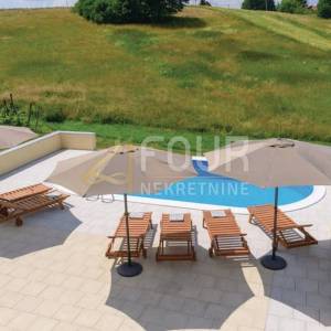 Zagreb, Starjak, obiteljska kuća s bazenom, garažom i velikom okućnicom