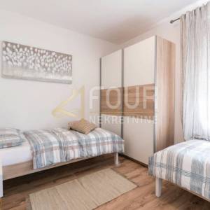 Zagreb, Starjak, obiteljska kuća s bazenom, garažom i velikom okućnicom