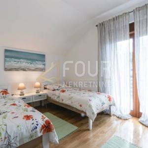 Zagreb, Starjak, obiteljska kuća s bazenom, garažom i velikom okućnicom