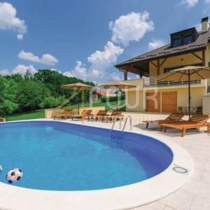 Zagreb, Starjak, obiteljska kuća s bazenom, garažom i velikom okućnicom