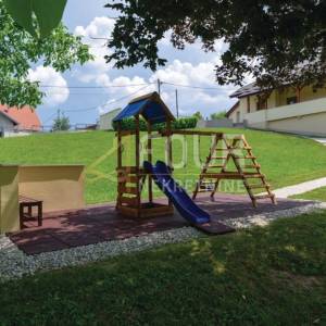 Zagreb, Starjak, obiteljska kuća s bazenom, garažom i velikom okućnicom