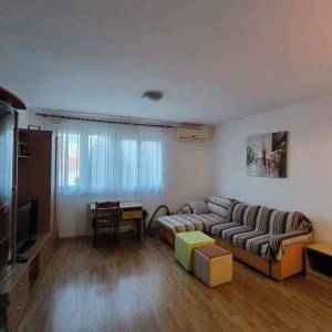 Zagreb-Trešnjevka,  2S stan na 1. katu zgrade s liftom, 40m2, parking