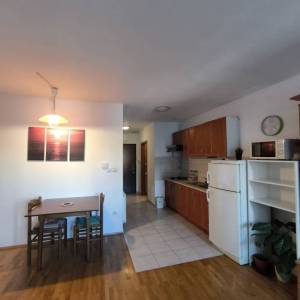 Zagreb-Trešnjevka,  2S stan na 1. katu zgrade s liftom, 40m2, parking