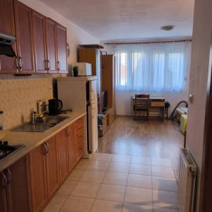 Zagreb-Trešnjevka,  2S stan na 1. katu zgrade s liftom, 40m2, parking