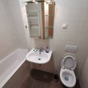 Zagreb-Vrapče, 3.5S stan NKP 78m2 sa spremištem, blizina svih sadržaja